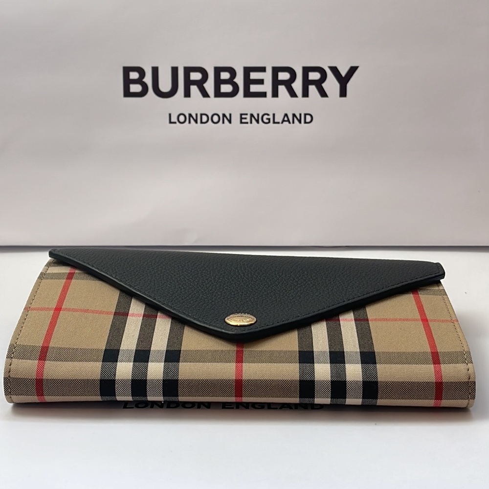 Burberry Vintage Check and Leather wallet with Detachable strap - Picture 14 of 16